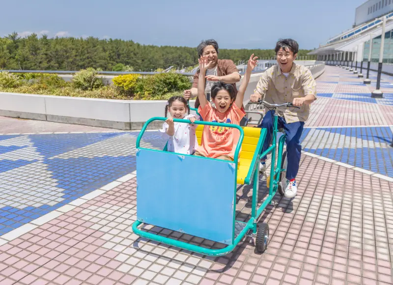 패밀리 사이클을 즐기는 가족