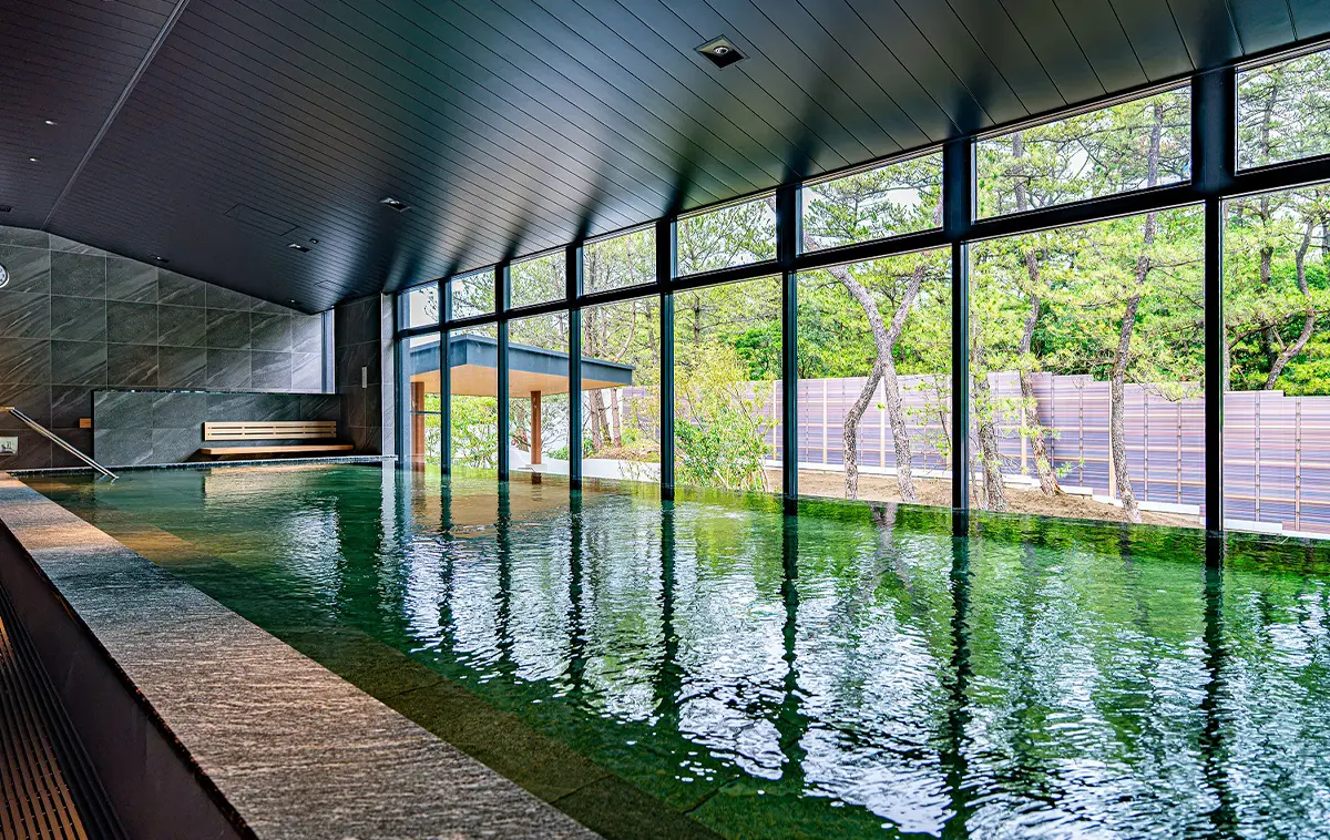 온천 시설 「Hot Spring "SHOSENKYU"」 신욕동의 토토노이 테라스 외관
